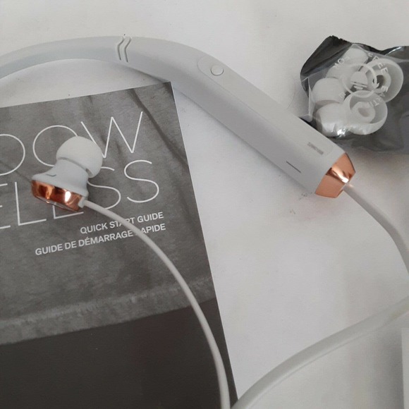 Sol Republic Shadow Wireless Head Set plus Ear tips,USB charge cable - Picture 9 of 9